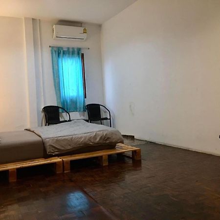 Zee Thai Hostel Bangkok Esterno foto