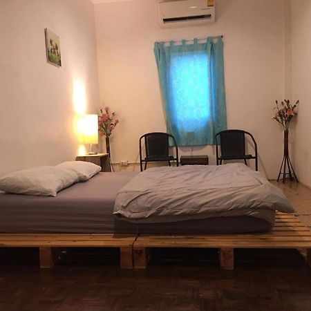 Zee Thai Hostel Bangkok Esterno foto